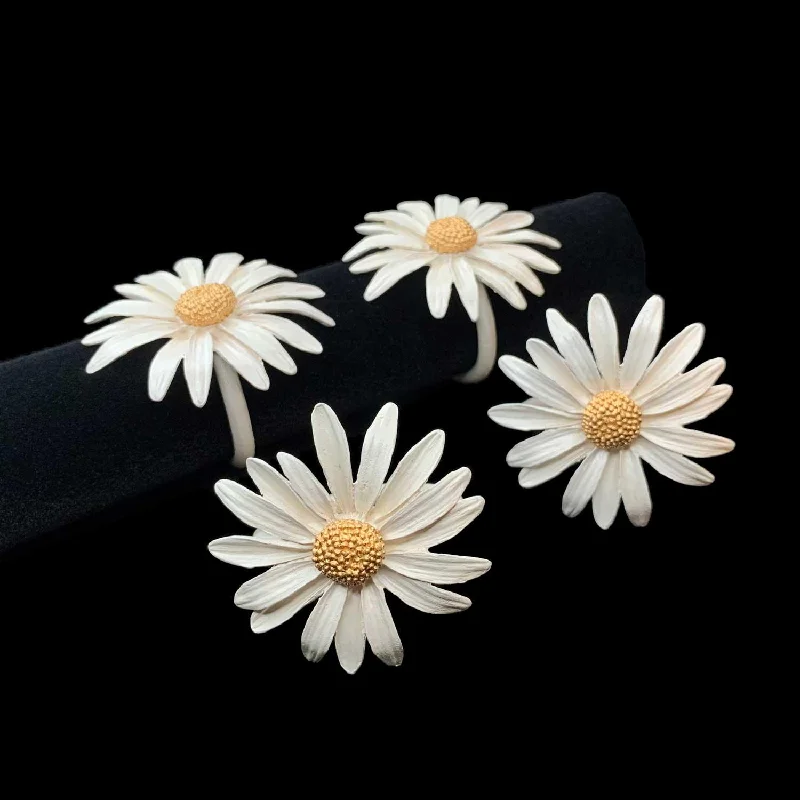 bold rings for women -Daisy Napkin Rings